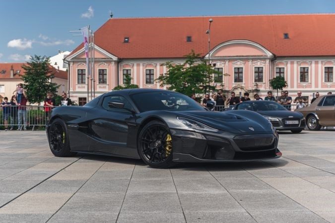 Zagreb - mojzagreb.info, Sport - NEVERA JE NEPOBJEDIVA Rimac Nevera brža čak i od aviona!