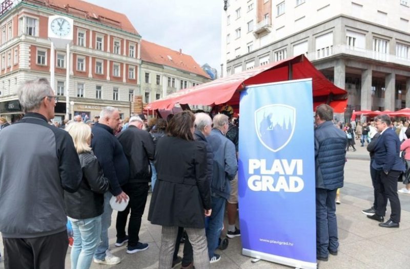 Zagreb - mojzagreb.info - Plavi grad podijelio 700 porcija bakalara Zagrepčanima i njihovim gostima
