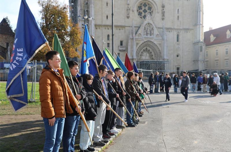 Zagreb - mojzagreb.info, Obavijesti - U Zagrebu Betlehemsko svjetlo uneseno u Bogoslužni prostor bl. Alojzija Stepinca