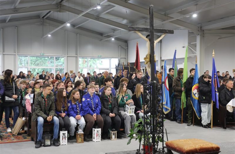 Zagreb - mojzagreb.info, Obavijesti - U Zagrebu Betlehemsko svjetlo uneseno u Bogoslužni prostor bl. Alojzija Stepinca