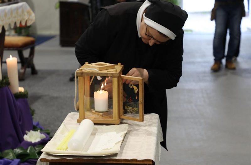 Zagreb - mojzagreb.info, Obavijesti - U Zagrebu Betlehemsko svjetlo uneseno u Bogoslužni prostor bl. Alojzija Stepinca