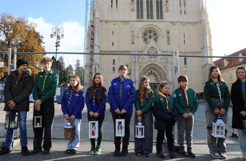 Zagreb - mojzagreb.info, Obavijesti - U Zagrebu Betlehemsko svjetlo uneseno u Bogoslužni prostor bl. Alojzija Stepinca