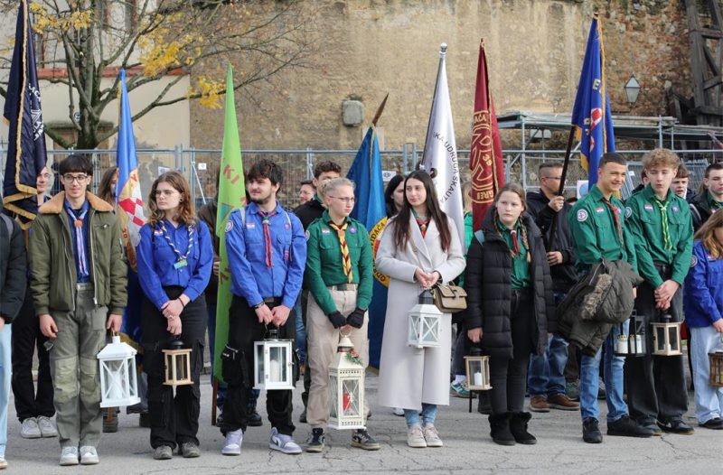 Zagreb - mojzagreb.info, Obavijesti - U Zagrebu Betlehemsko svjetlo uneseno u Bogoslužni prostor bl. Alojzija Stepinca