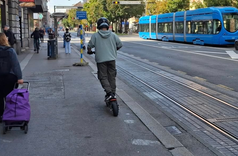 Zagreb - mojzagreb.info - OVO JE ODLIČNO - Zagrebačka policija privremeno oduzela romobil maloljetnoj osobi!
