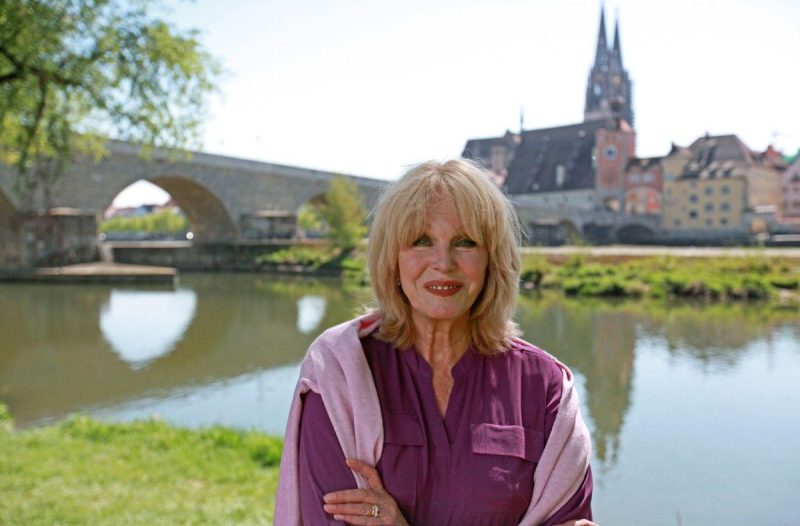 Zagreb - mojzagreb.info, Obavijesti - Dunavom kroz srce Europe s Joannom Lumley - nova je dokumentarna serija na HRT u