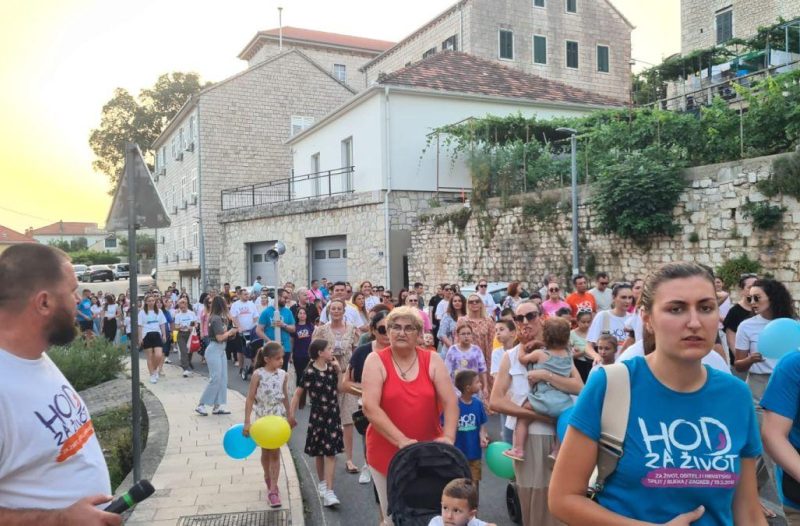Zagreb - mojzagreb.info - Kako je bilo na Hodu za život, obitelj i Hrvatsku u Imotskom - ''Glas rođenih za život nerođenih''