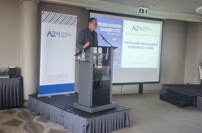 Zagreb - mojzagreb.info - AEM predstavio Zbornik radova iz projekta Poticanja novinarske izvrsnosti