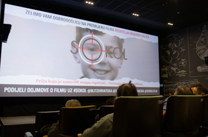 Zagreb - mojzagreb.info - Gledatelji u čak tri dvorane Kaptol Boutique Cinema s ponosom i poštovanjem gledali dokumentarni film o nezaustavljivoj hrabrosti Velimira Đereka Sokola