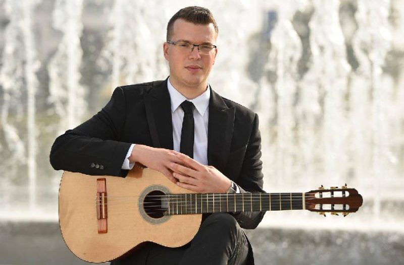 Zagreb - mojzagreb.info - Gitaristički virtuoz Srđan Bulat na Sceni Amadeo