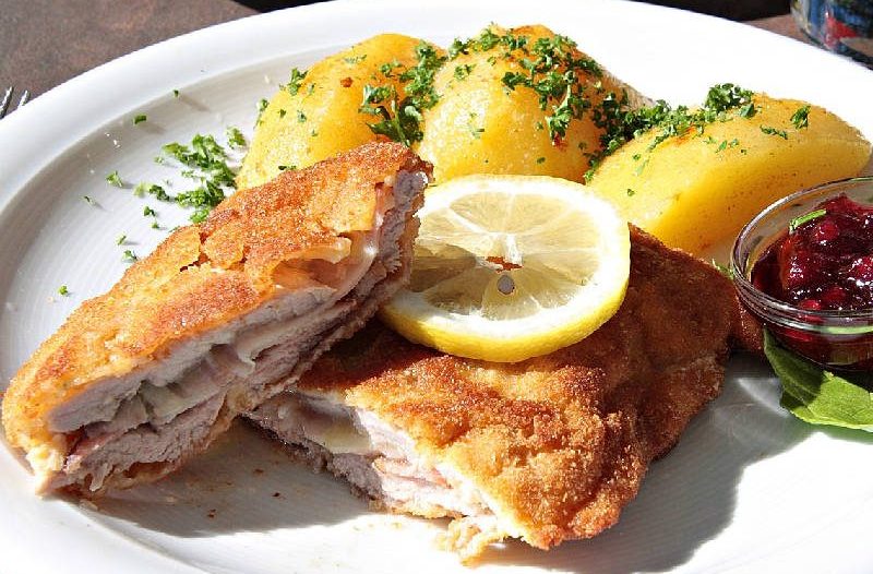 Zagreb - mojzagreb.info - Zagrebački odrezak – purgerska gastronomska klasika